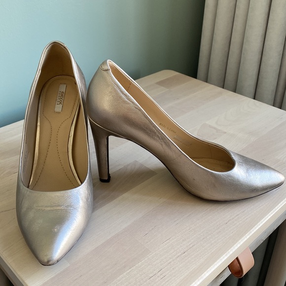 Geox Silver/Gold Pumps - Picture 2 of 7